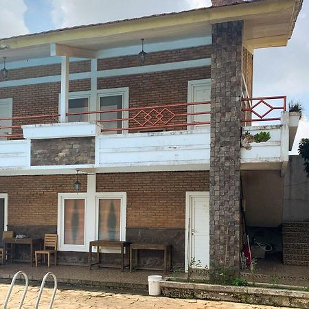 Urbanview Hotel Villa Q Gisting Bandjarnegeri Ngoại thất bức ảnh