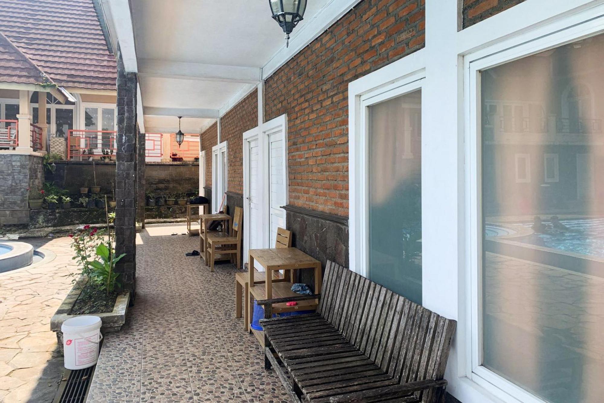 Urbanview Hotel Villa Q Gisting Bandjarnegeri Ngoại thất bức ảnh