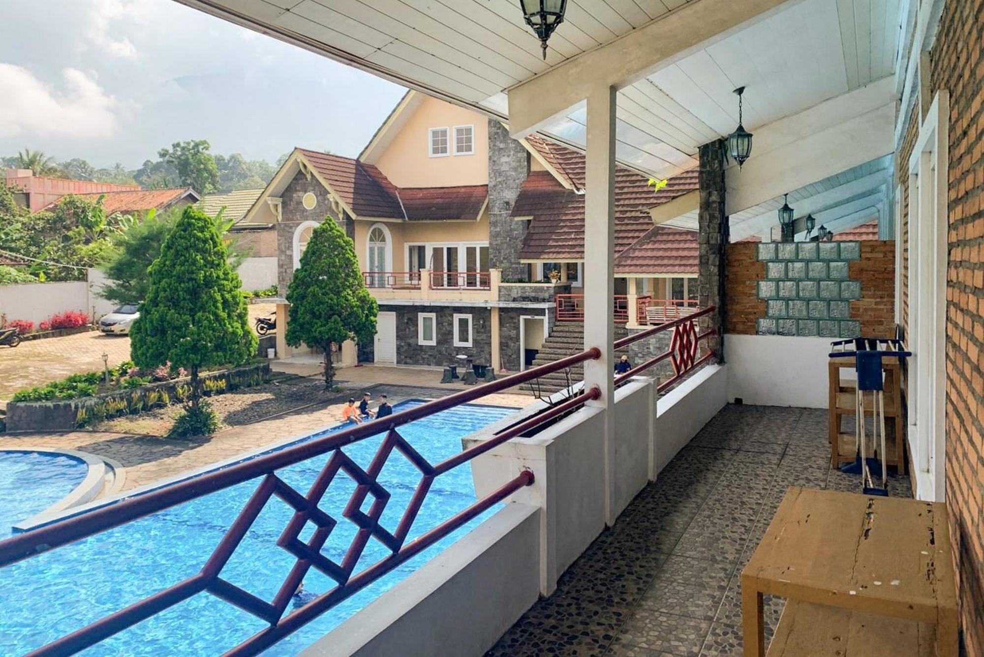 Urbanview Hotel Villa Q Gisting Bandjarnegeri Ngoại thất bức ảnh