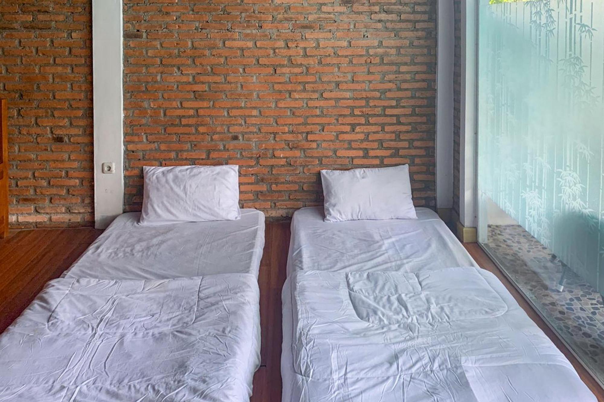 Urbanview Hotel Villa Q Gisting Bandjarnegeri Ngoại thất bức ảnh