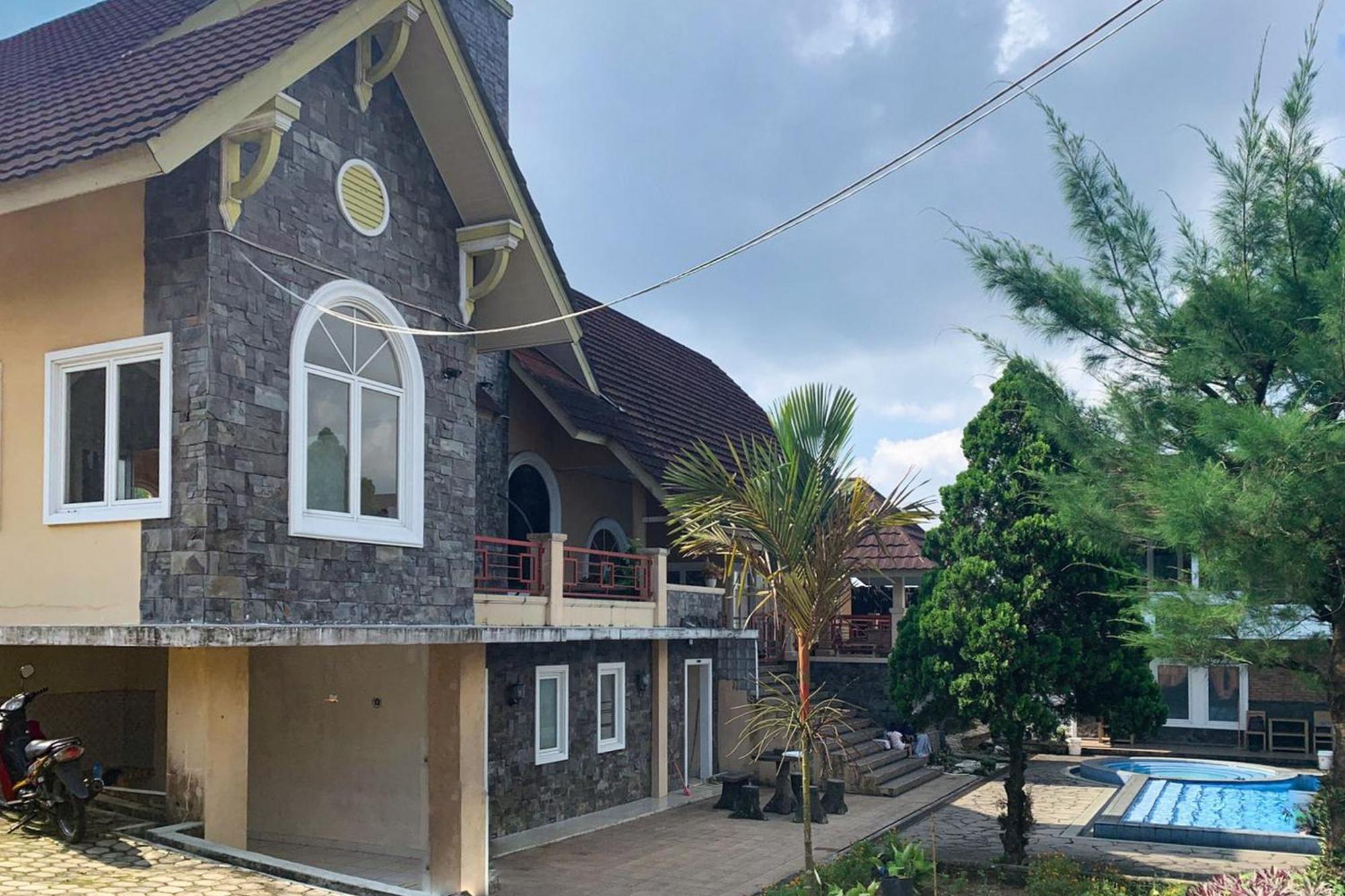 Urbanview Hotel Villa Q Gisting Bandjarnegeri Ngoại thất bức ảnh
