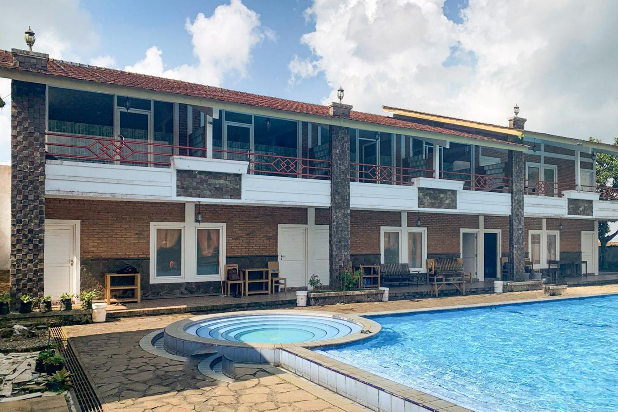 Urbanview Hotel Villa Q Gisting Bandjarnegeri Ngoại thất bức ảnh
