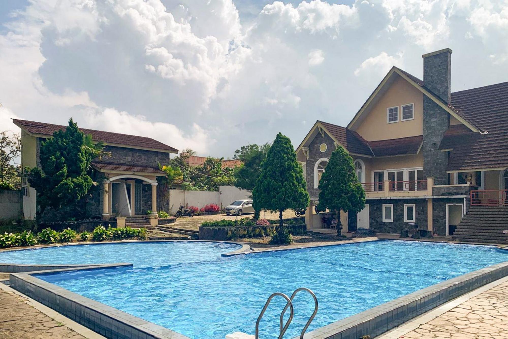 Urbanview Hotel Villa Q Gisting Bandjarnegeri Ngoại thất bức ảnh