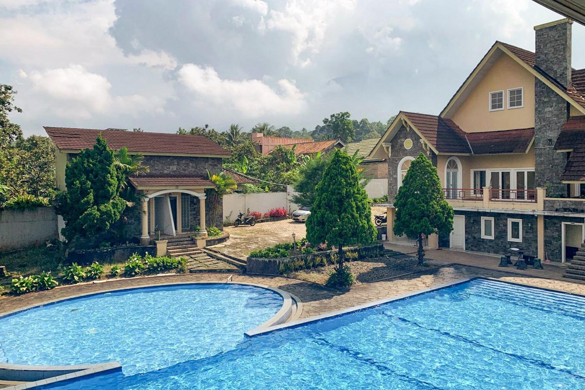 Urbanview Hotel Villa Q Gisting Bandjarnegeri Ngoại thất bức ảnh